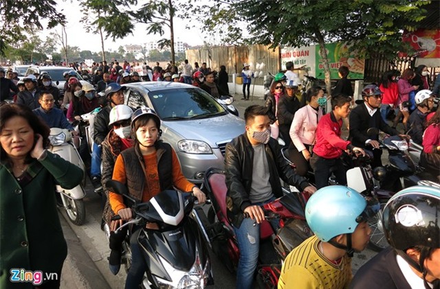 Kẹt cứng ở phủ Tây Hồ ngày đầu năm mới