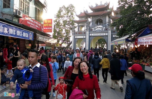 Kẹt cứng ở phủ Tây Hồ ngày đầu năm mới