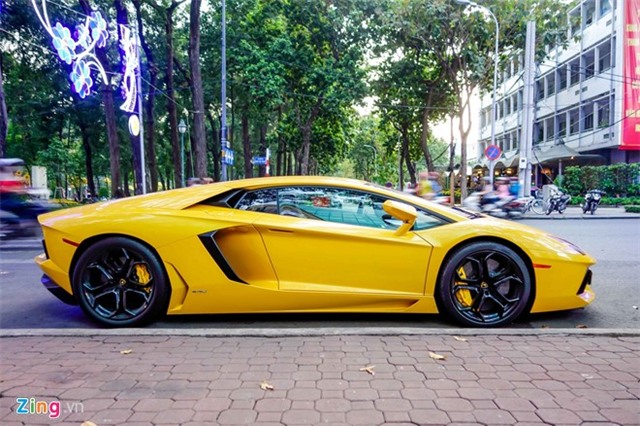 Dàn siêu xe của đại gia Sài Gòn đi chơi Tết Bính Thân