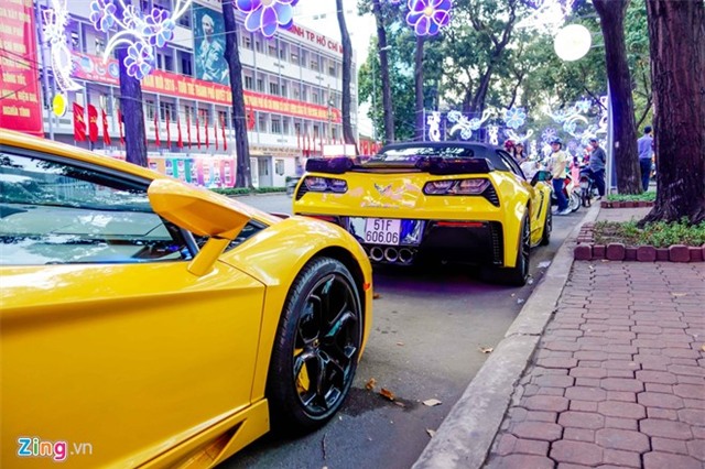Dàn siêu xe của đại gia Sài Gòn đi chơi Tết Bính Thân