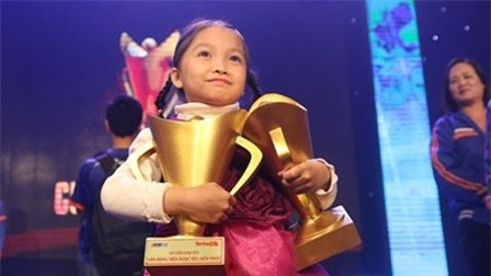 Cẩm Hiền thích đọc truyện Doremon, chưa biết tiêu tiền nhưng đã có bộ sưu tập huy chương, tiền thưởng sau 3 năm tập luyện và thi đấu cờ vua.