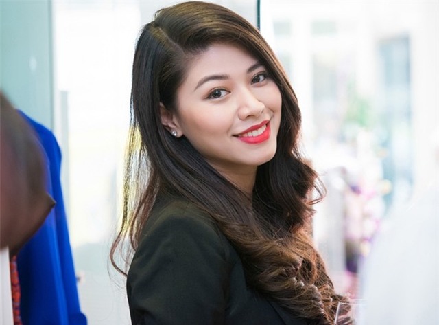 Ngọc Trinh trải lòng về quyết định dừng dẫn Chuyển động 24h