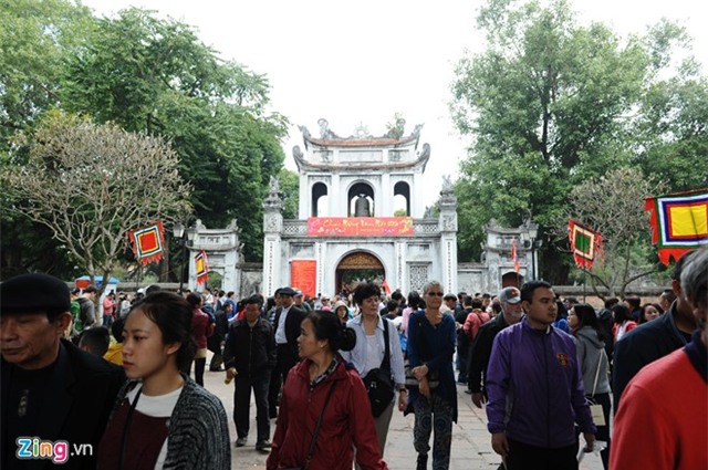 Các điểm vui chơi đông đúc ngày đầu xuân