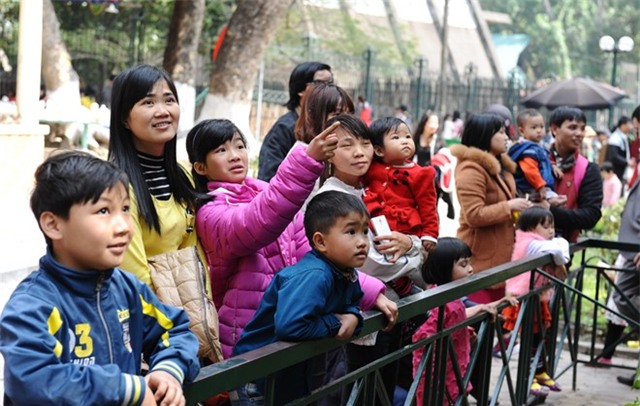 Các điểm vui chơi đông đúc ngày đầu xuân