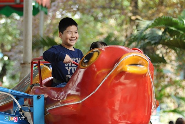 Các điểm vui chơi đông đúc ngày đầu xuân