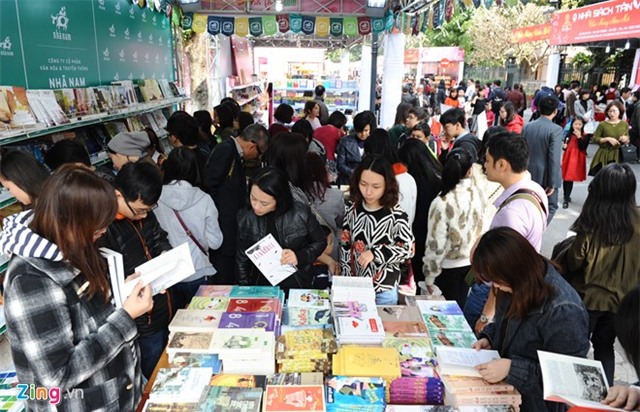 Các điểm vui chơi đông đúc ngày đầu xuân