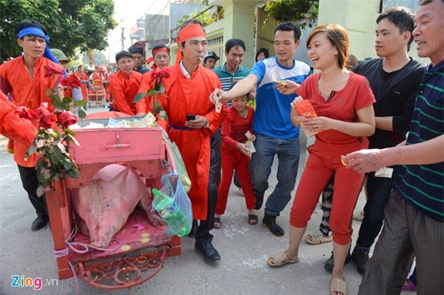 Lễ hội chém lợn khai đao trong phòng kín