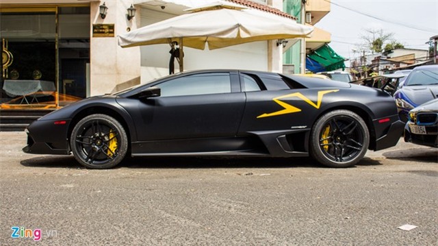 Dàn siêu xe triệu đô của đại gia Sài Gòn phơi nắng