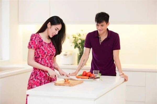 Công Vinh - Thủy Tiên: Valentine vắng nhau, hạnh phúc vẫn đong đầy - Ảnh 1.