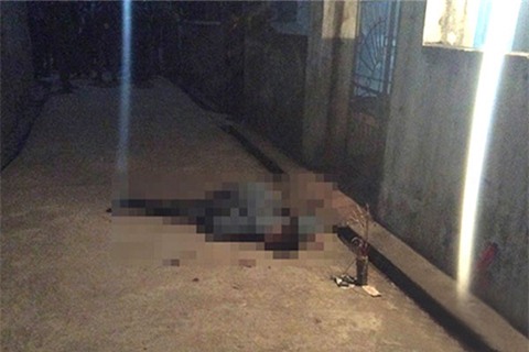 Trọng dùng dao truy sát rồi đâm chết bạn nhậu ngay tại cổng nhà.