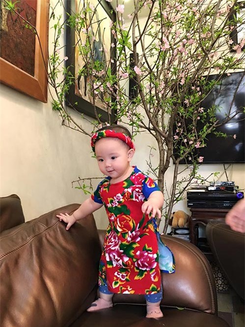 con gai trang nhung 10 thang tuoi dien ao dai dang yeu - 2