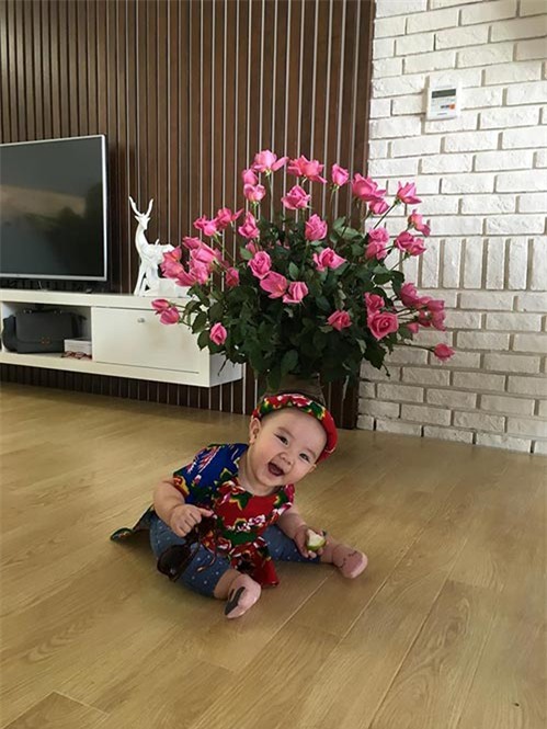 con gai trang nhung 10 thang tuoi dien ao dai dang yeu - 4