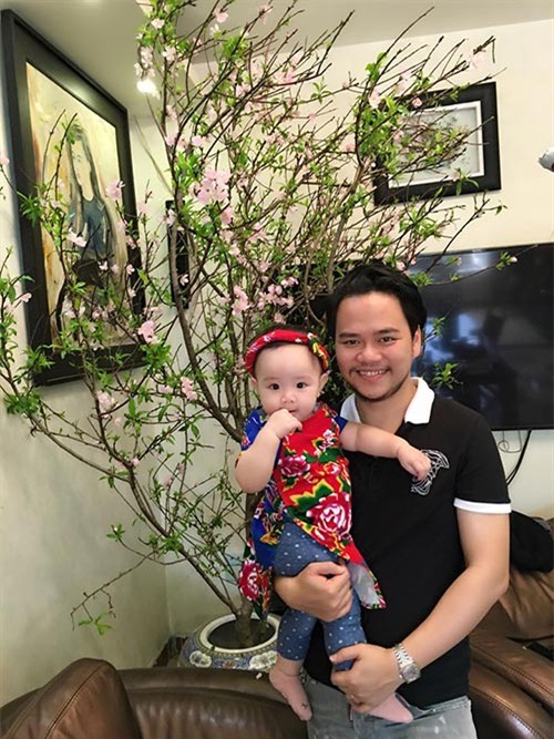 con gai trang nhung 10 thang tuoi dien ao dai dang yeu - 5