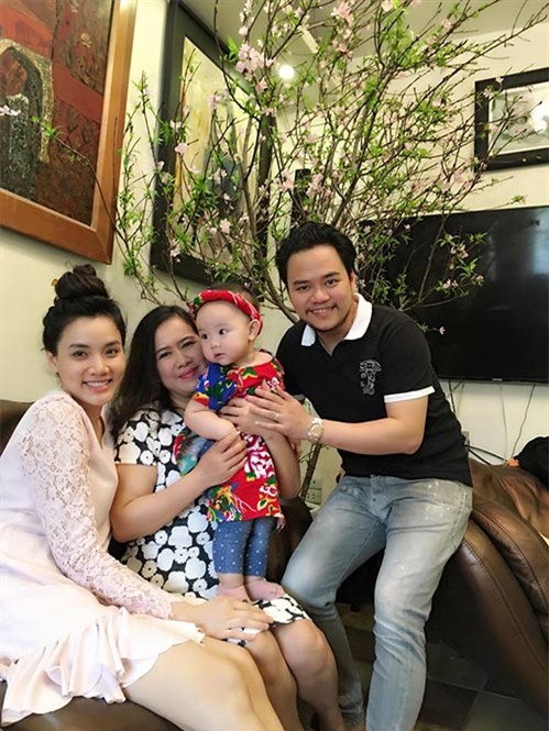 con gai trang nhung 10 thang tuoi dien ao dai dang yeu - 7