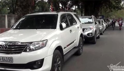 Tết nguyên đán, du xuân, công chức đi lễ hội, công sở vắng hoe sau Tết