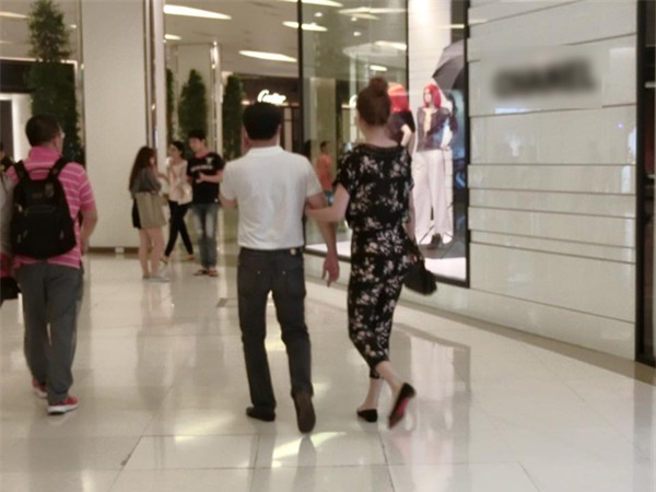 lo-anh-ha-ho-di-choi-thai-lan-cung-nguoi-tinh-dai-gia-2