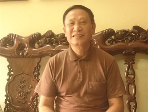 Ông Nguyễn Đình Nhu - nguyên Chủ tịch xã Tân An trao đổi với PV Tiền Phong.
