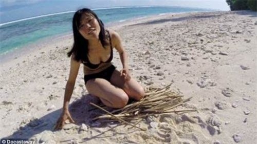 nu sinh nhat mot minh song tren dao hoang o indonesia hinh anh 1