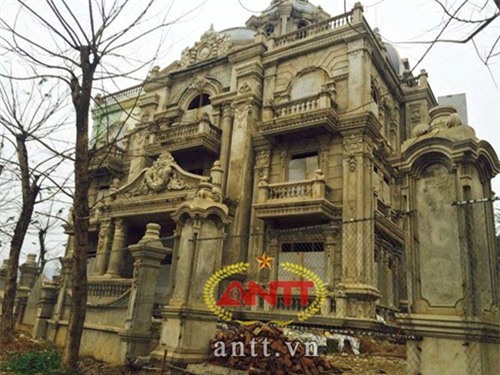 biệt thự bỏ hoang, nữ hoàng chuối, Lào Cai