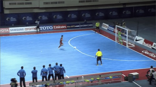 Fan bóng đá nước nhà sôi sục với thành tích vô tiền khoáng hậu của tuyển futsal Việt Nam - Ảnh 1.