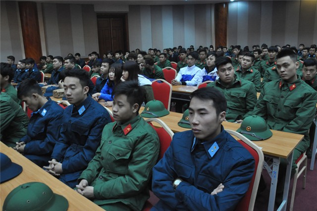 bảo lưu đại học nhập ngũ, tình nguyện nhập ngũ