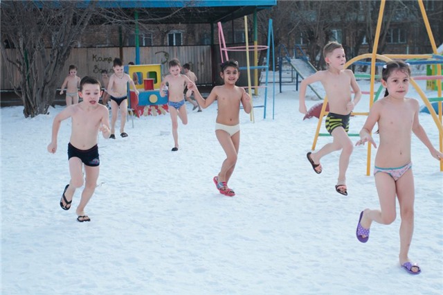 tre em mau giao nga tam nuoc da giua troi bang gia hinh anh 7