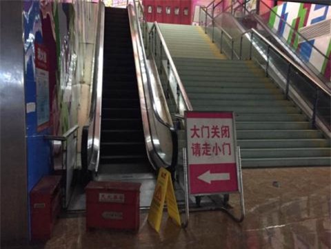 Cau be 3 tuoi bi mat 3 ngon tay vi thang cuon Trung Quoc