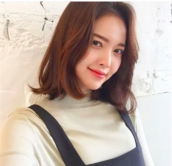 tóc chạm vai