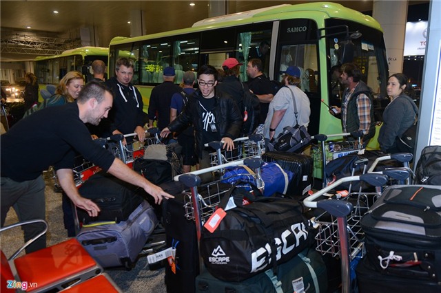 Dàn sao 'King Kong' đặt chân tới Nội Bài