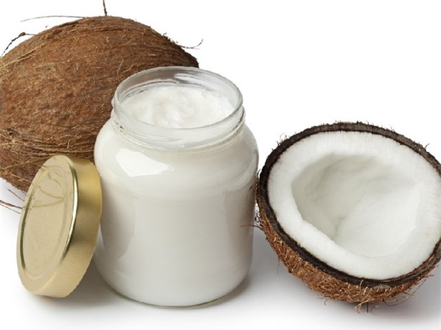 Vì sao nên dùng dầu dừa thay kem đánh răng?