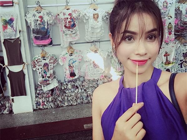 Phạm Hương cực xinh cực lạ với tóc mái lưa thưa - Ảnh 2.