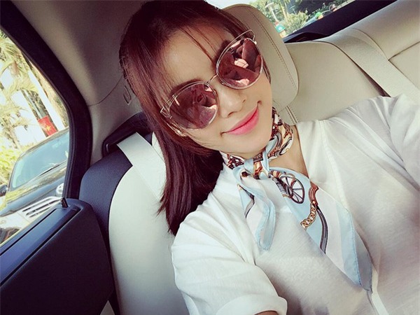 Phạm Hương cực xinh cực lạ với tóc mái lưa thưa - Ảnh 8.