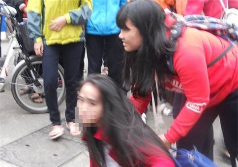 Nữ hiệu trưởng trần tình về 'đánh nhau mới năng động'