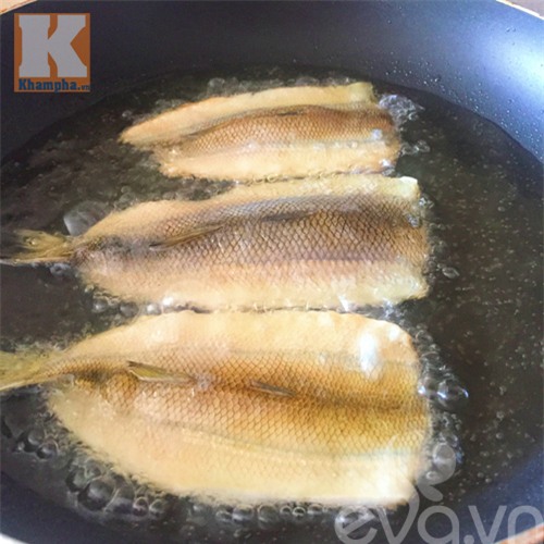 rán cá, không bắn dầu, cách pha nước chấm