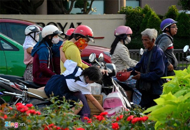 Người ăn xin tràn lan đường phố Sài Gòn