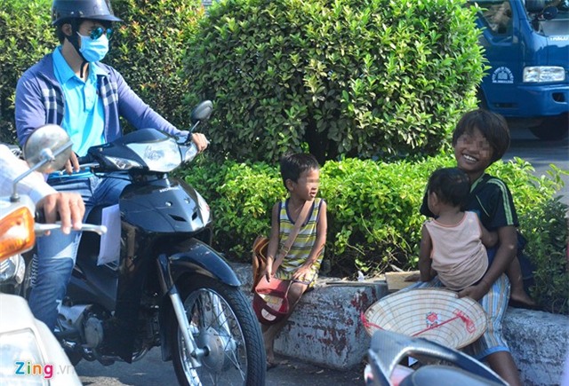 Người ăn xin tràn lan đường phố Sài Gòn