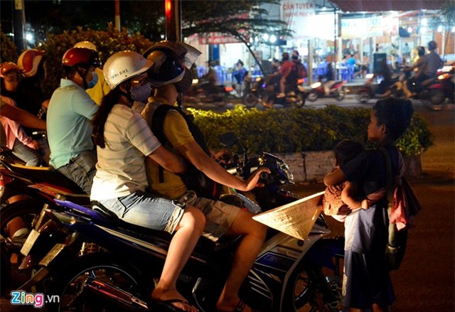 Người ăn xin tràn lan đường phố Sài Gòn