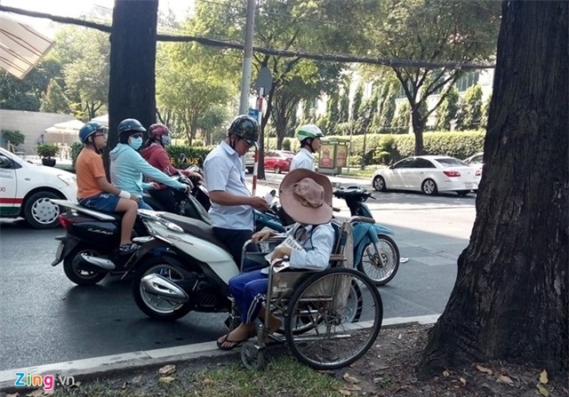 Người ăn xin tràn lan đường phố Sài Gòn