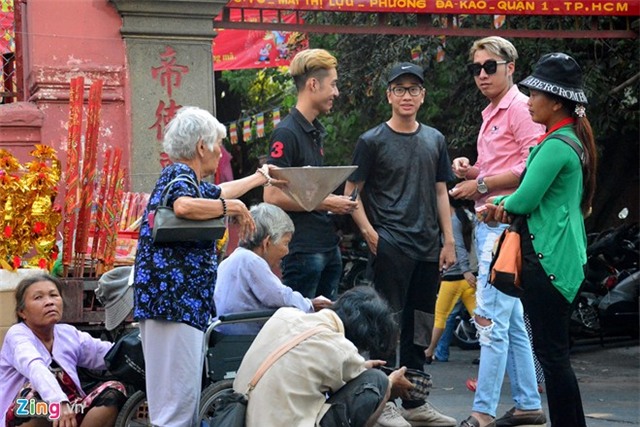 Người ăn xin tràn lan đường phố Sài Gòn