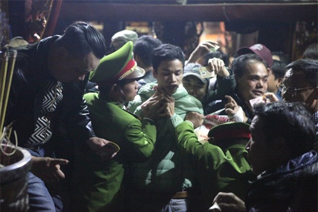 anh: treo len dien tho cac vua tran xin loc, cau may hinh anh 13