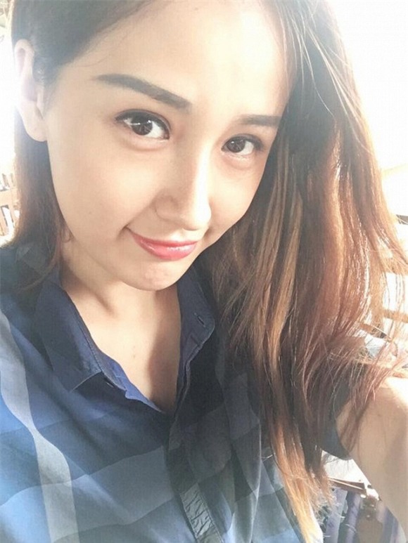 Gỡ bỏ son phấn của 5 hoa hậu trẻ hot nhất hiện nay