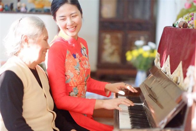 Gỡ bỏ son phấn của 5 hoa hậu trẻ hot nhất hiện nay