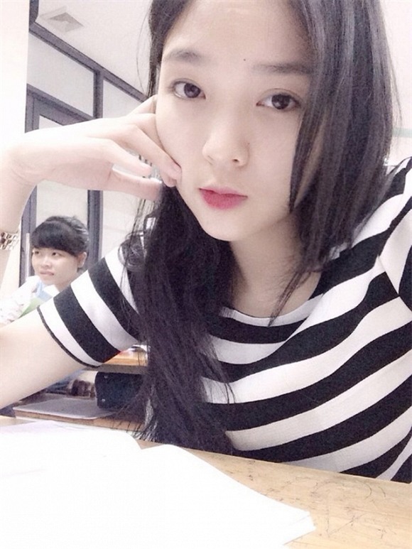 Gỡ bỏ son phấn của 5 hoa hậu trẻ hot nhất hiện nay