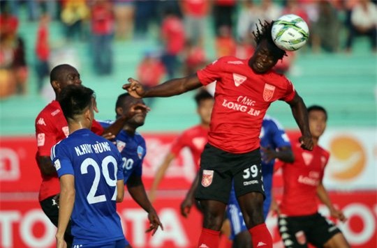 ban hop dong “mao hiem” giup long an thang tran ra quan hinh anh 1