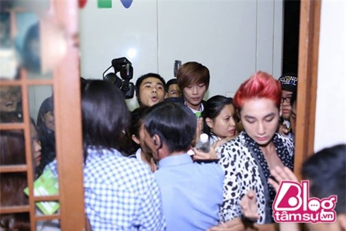 son-tung-mtp-danh-doi-de-noi-tieng-blogtamsuvn-11