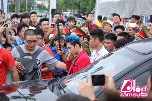 son-tung-mtp-danh-doi-de-noi-tieng-blogtamsuvn-10