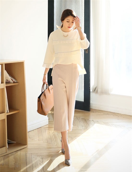 Dáng quần ống rộng tông màu đơn sắc như màu đen, màu be... là những&nbsp;tông màu dễ mặc dễ kết hợp các trang phục khác nhau.