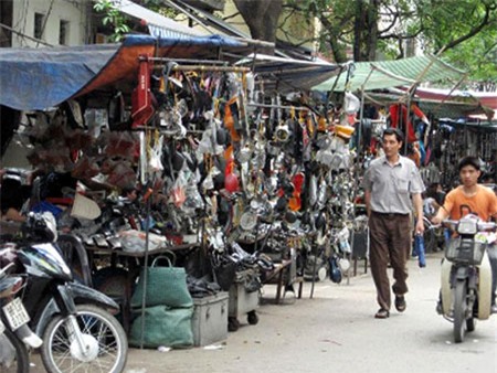 chợ Trời, ô tô, hàng gian, phụ tùng, lấy cắp, thu gom, mua bán, gạt mưa, vặt, gương, logo