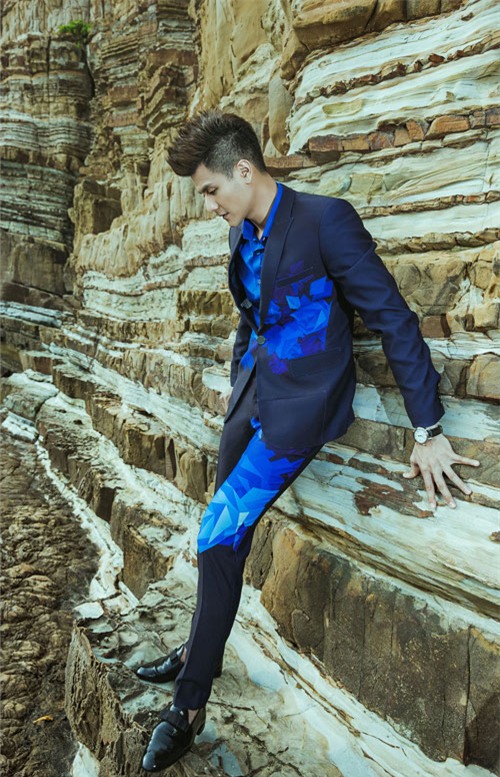 hong que khoe duong cong goi cam ben vinh thuy hinh anh 11