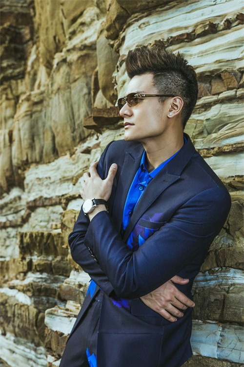 hong que khoe duong cong goi cam ben vinh thuy hinh anh 12